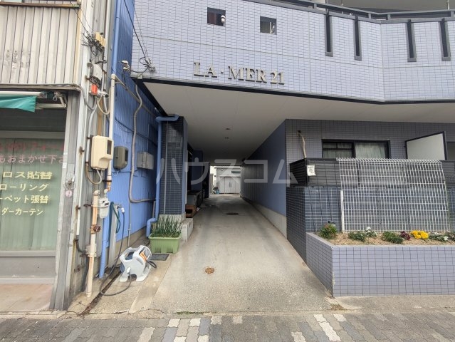 25/26 エントランス