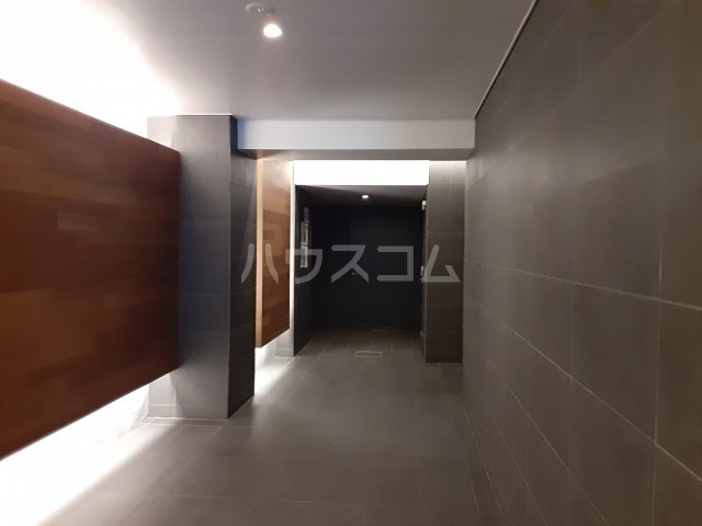 27/30 エントランス