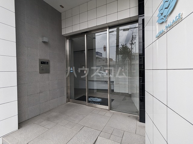 26/30 エントランス