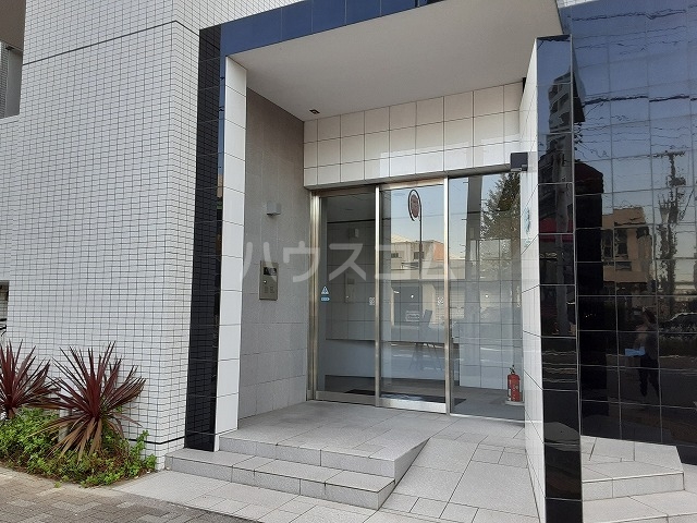 28/30 エントランス