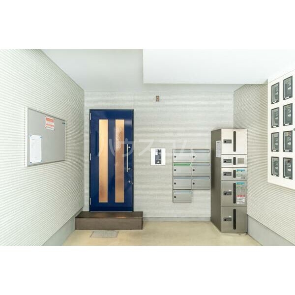 17/19 エントランス