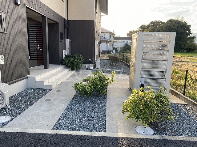 27/30 エントランス