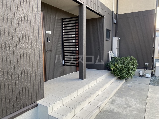 28/30 エントランス