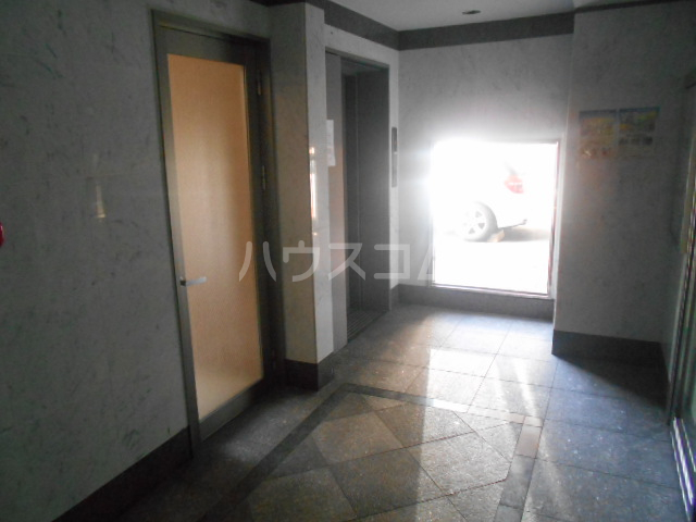 26/30 エントランス