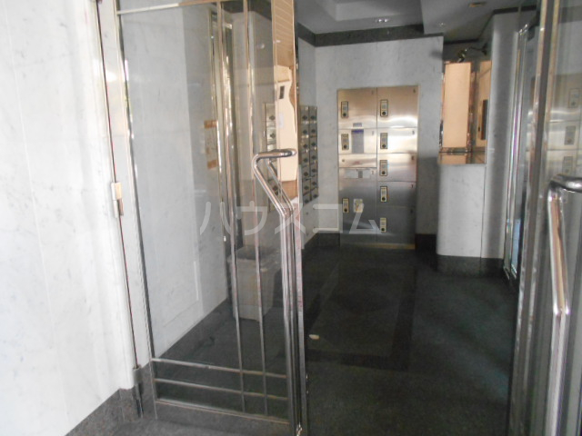 27/30 エントランス