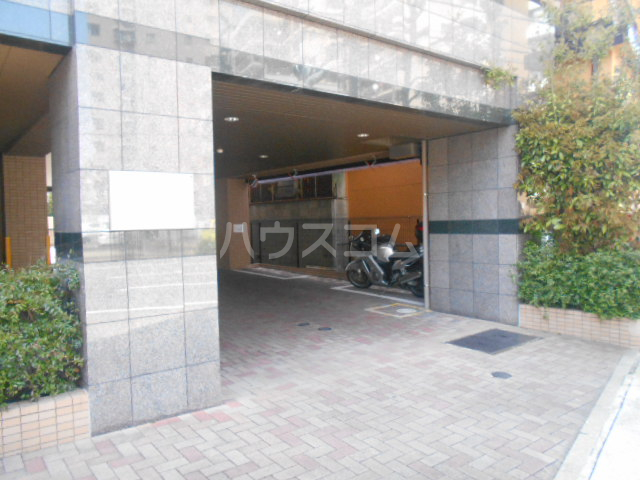 21/30 エントランス