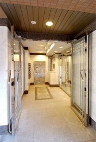 16/21 エントランス