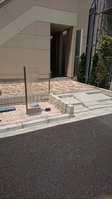 16/20 エントランス