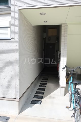 27/30 エントランス