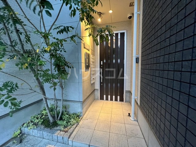 26/30 エントランス