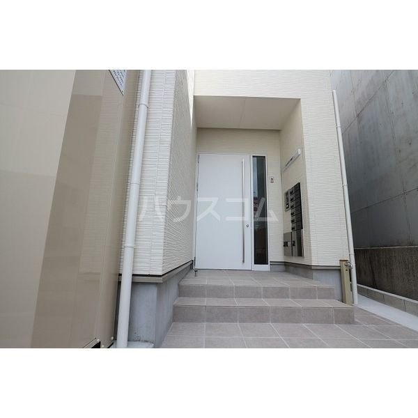 15/18 エントランス