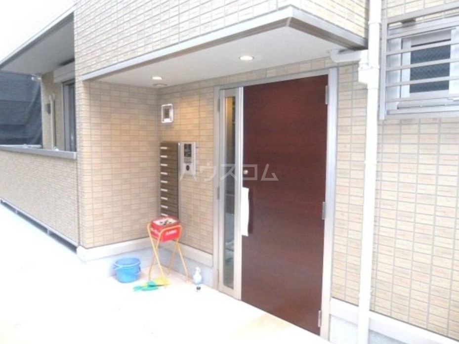 16/18 エントランス