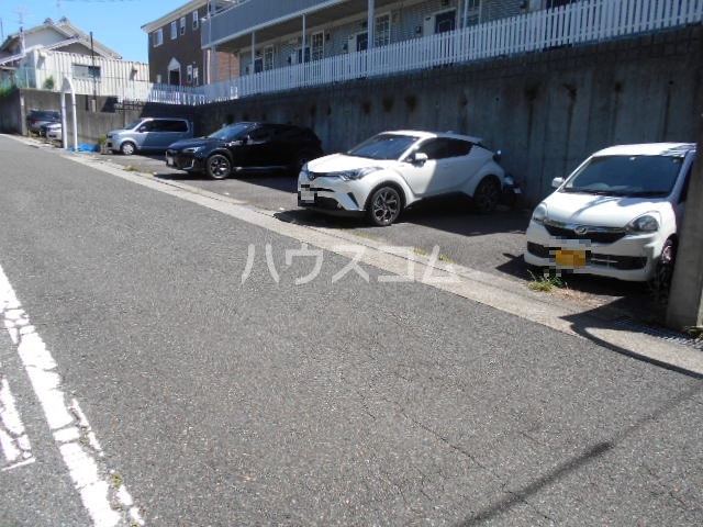 24/27 駐車場