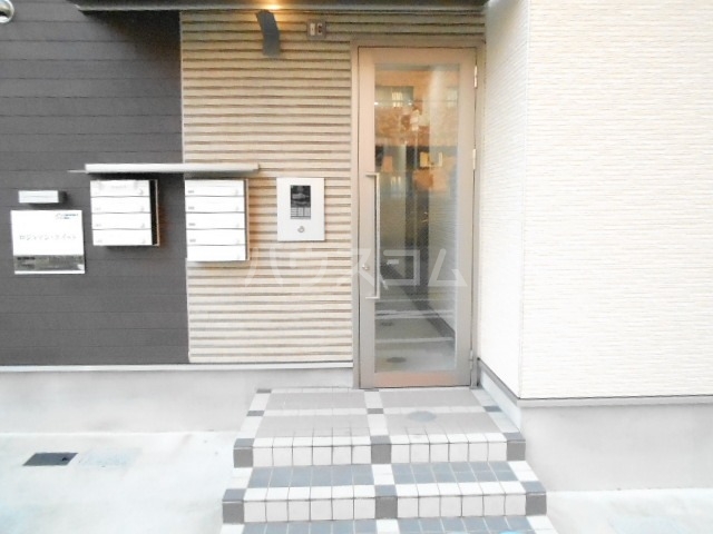 17/25 エントランス