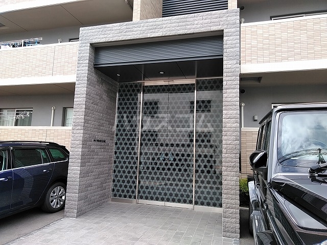 26/30 エントランス