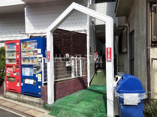 27/30 エントランス