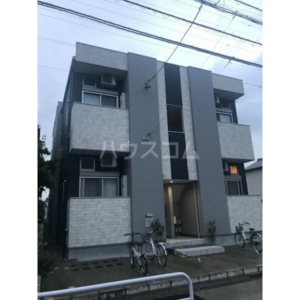 13/18 エントランス