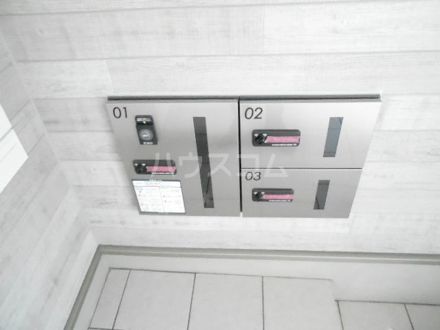 23/27 エントランス