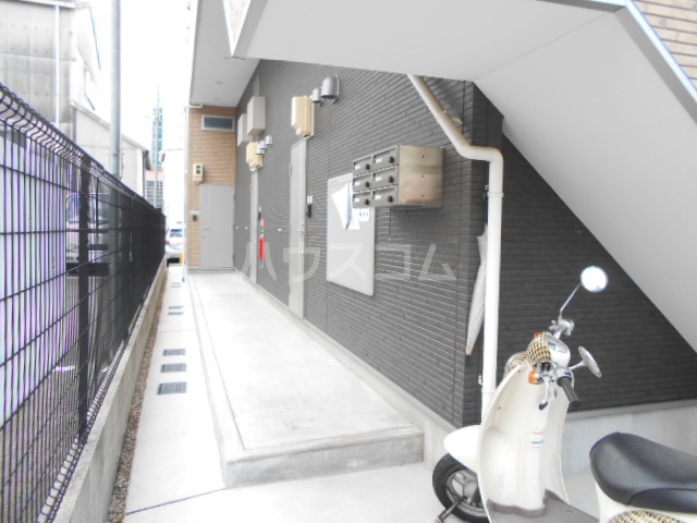 26/28 エントランス