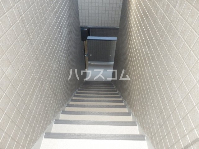 28/30 エントランス