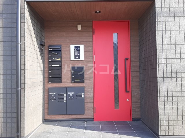 22/27 エントランス