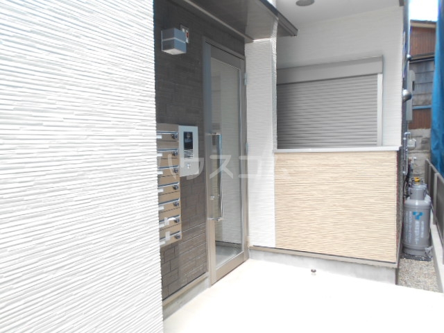 21/30 エントランス