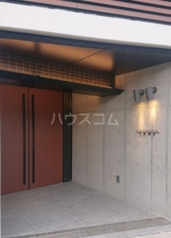 16/16 エントランス