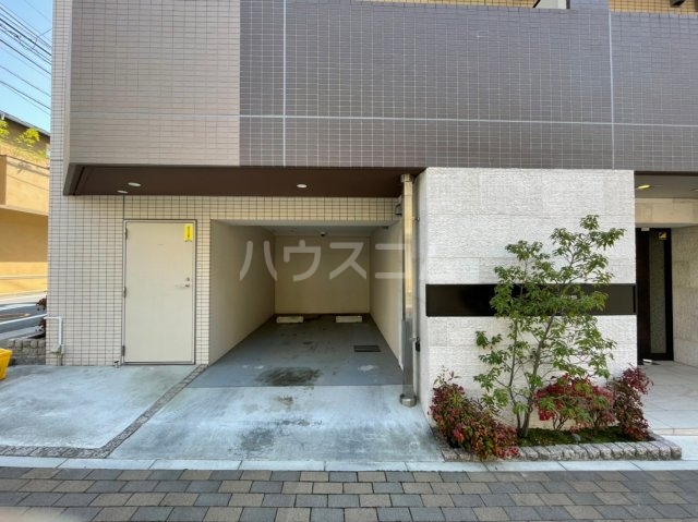 25/30 エントランス