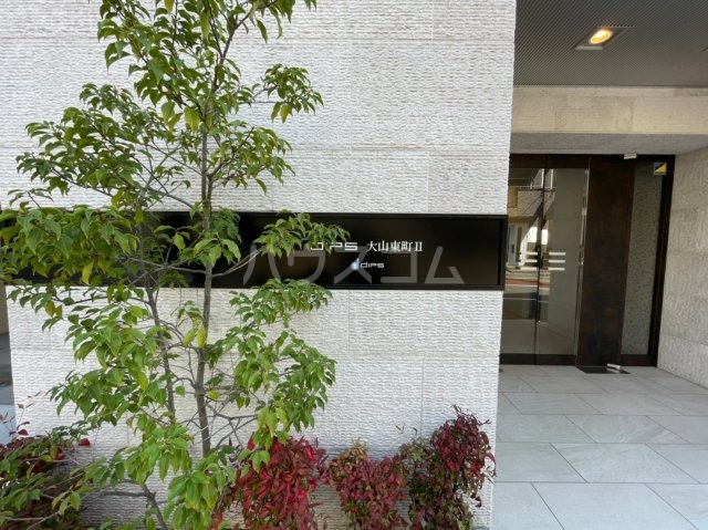 28/30 エントランス