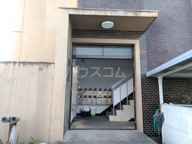 21/27 エントランス