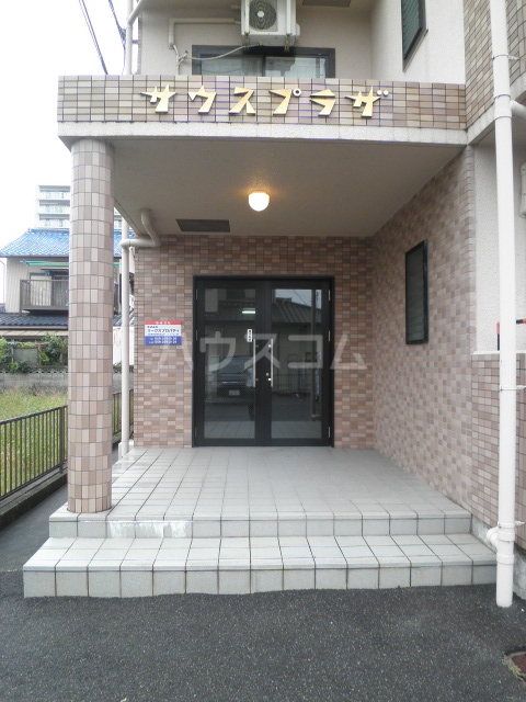 21/30 エントランス