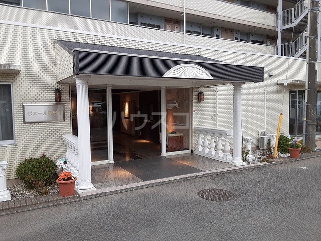 27/30 エントランス