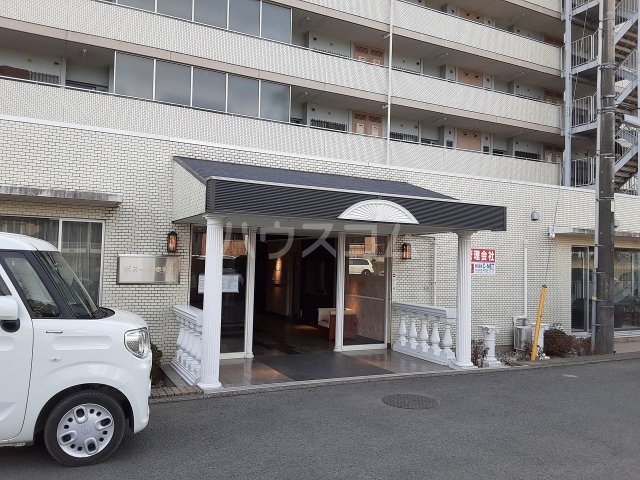 16/27 エントランス