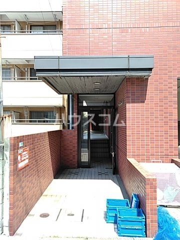 24/30 エントランス