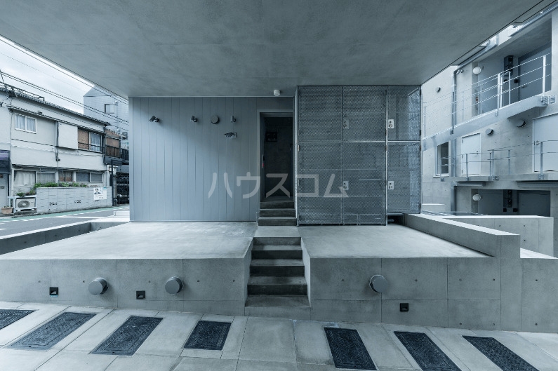 13/19 エントランス