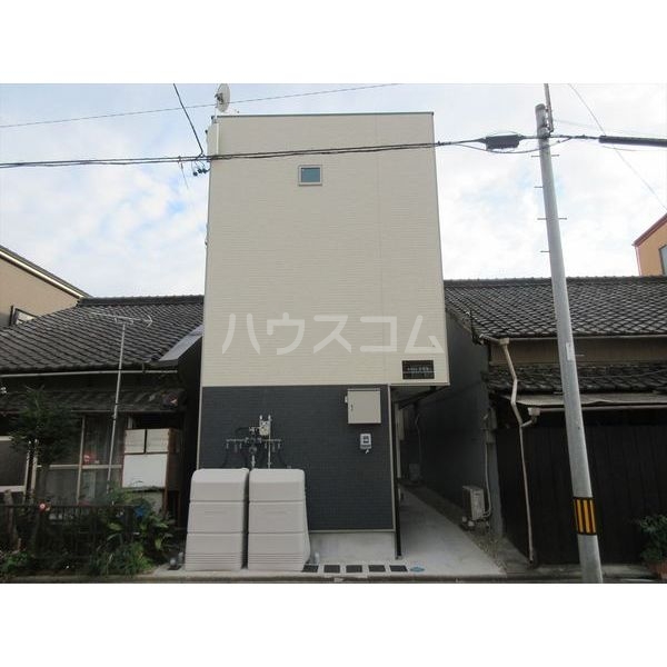 14/23 エントランス