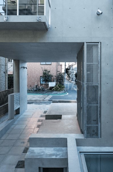 13/21 エントランス