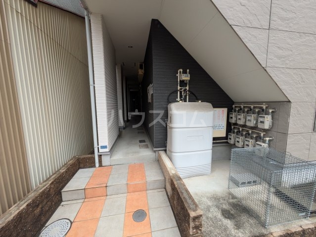 21/30 エントランス