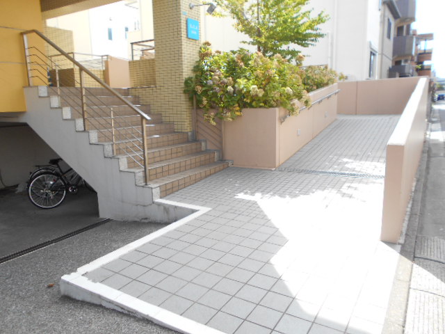 2/13 エントランス