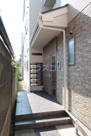 25/26 エントランス