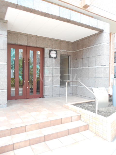 27/30 エントランス