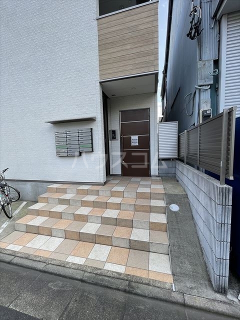 20/30 エントランス