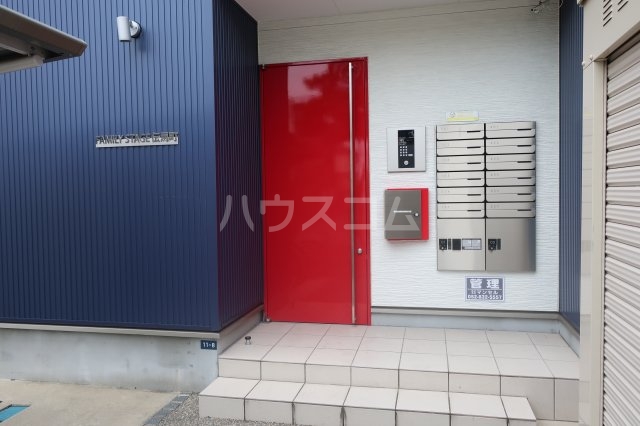16/21 エントランス
