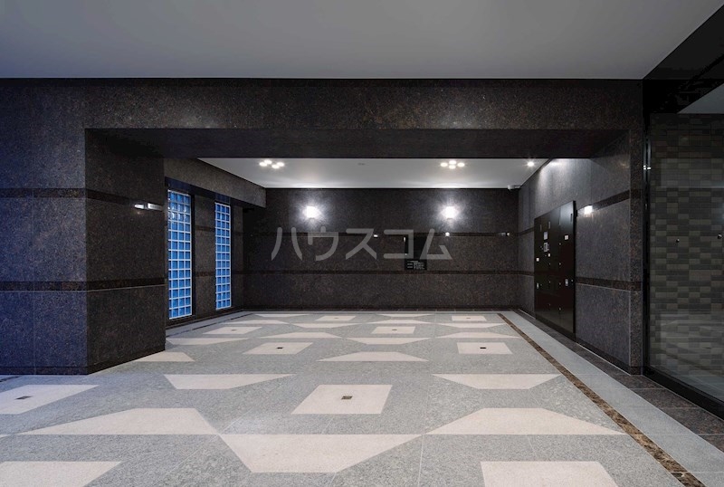 23/29 エントランス