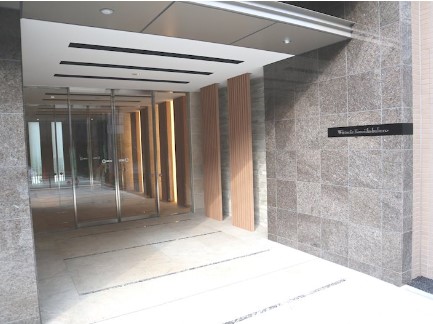 20/26 エントランス