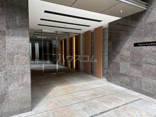 28/30 エントランス