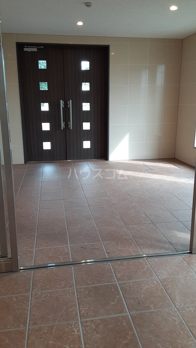 17/27 エントランス