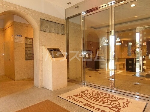 20/26 エントランス