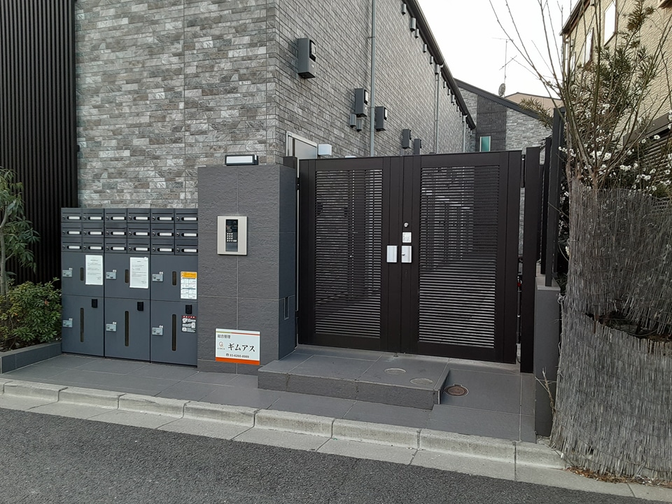 27/30 エントランス