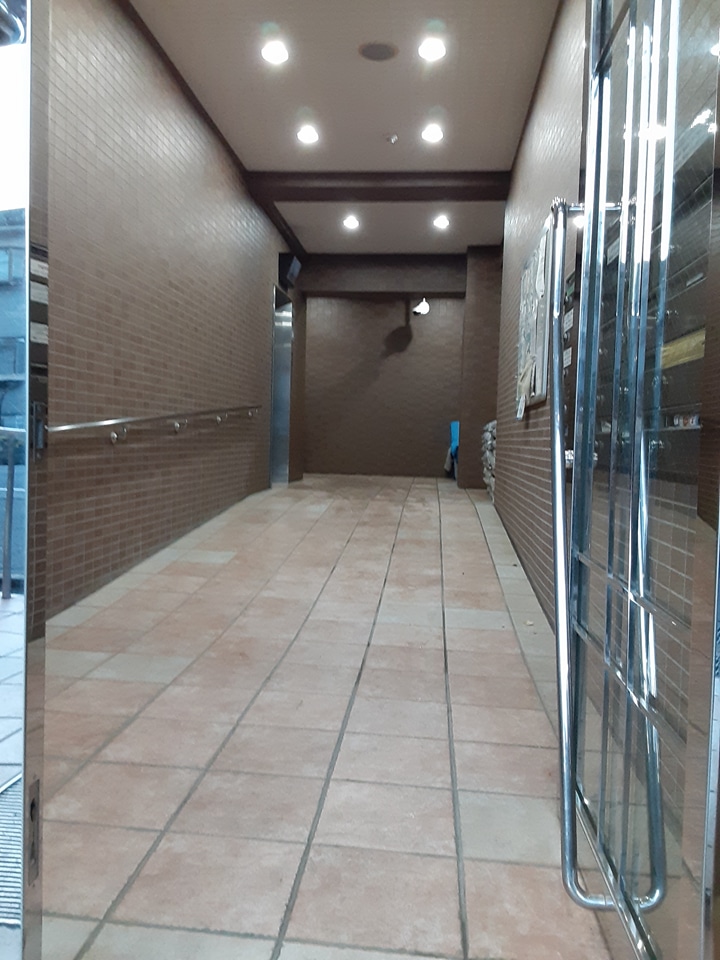 26/30 エントランス